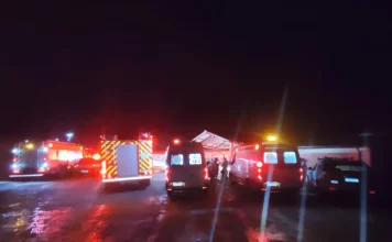 Equipes do Corpo de Bombeiros Militar de Santa Catarina em atendimento a ocorrência de deslizamento em Santo Amaro da Imperatriz