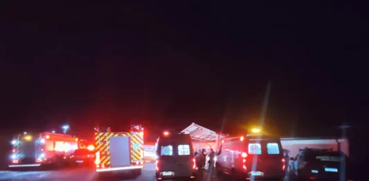 Deslizamento atinge casa em Santo Amaro da Imperatriz Equipes do Corpo de Bombeiros Militar de Santa Catarina em atendimento a ocorrência de deslizamento em Santo Amaro da Imperatriz