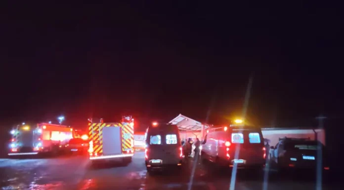 Equipes do Corpo de Bombeiros Militar de Santa Catarina em atendimento a ocorrência de deslizamento em Santo Amaro da Imperatriz