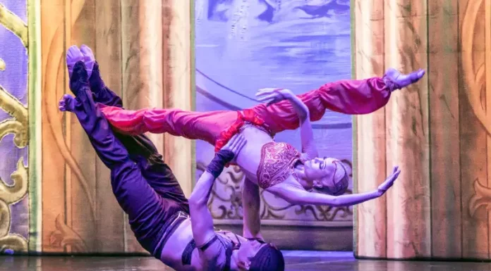 bailarina Oksana Bondareva em apresentação no espetáculo gala concert