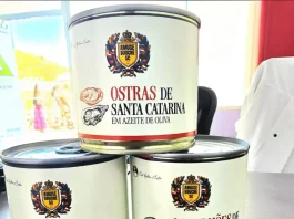 Foto dos enlatados de ostras e mexilhões