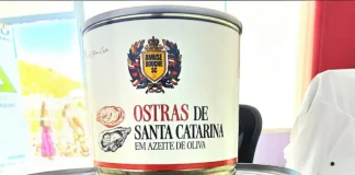 Foto dos enlatados de ostras e mexilhões