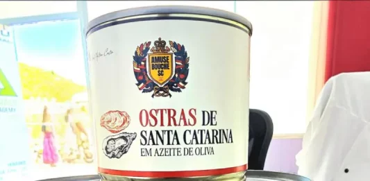 Foto dos enlatados de ostras e mexilhões