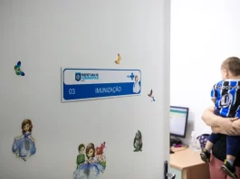 Foto de sala de vacinação em unidade de saúde de Florianópolis