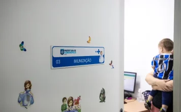 Florianópolis convoca população para vacinação contra mais de 20 doenças Foto de sala de vacinação em unidade de saúde de Florianópolis
