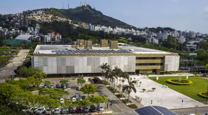 AXIA Energia abre vagas de estágio em Santa Catarina Foto da sede regional Florianópolis Axia Energia