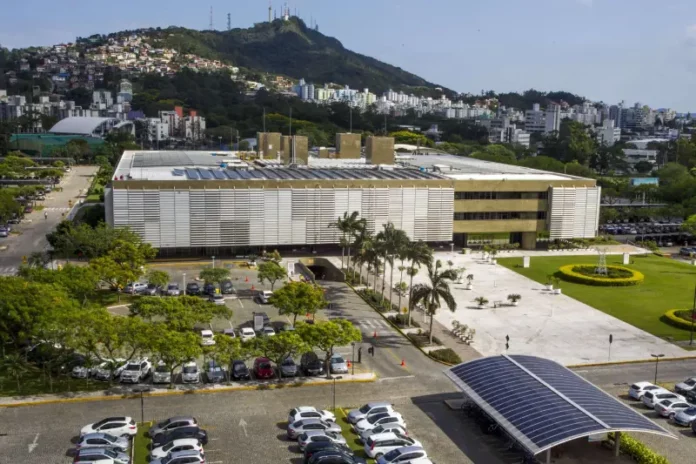 AXIA Energia - Sede Regional Florinopolisl - Foto Hermínio Nunes.JPG Foto da sede regional Florianópolis Axia Energia