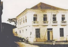 Registros antigos guardados no Arquivo Histórico revelam como São José mudou Foto antiga do prédio do Arquivo Histórico de São José ilustra a preservação da memória e das transformações da cidade ao longo do tempo.