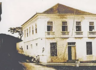 Registros antigos guardados no Arquivo Histórico revelam como São José mudou Foto antiga do prédio do Arquivo Histórico de São José ilustra a preservação da memória e das transformações da cidade ao longo do tempo.