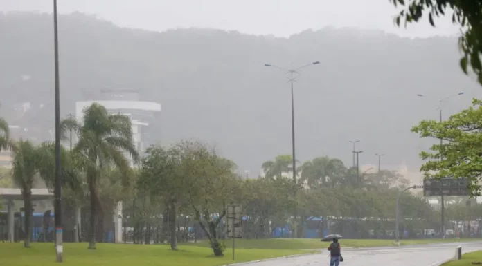 Chance de El Niño muito forte entre a primavera e o verão chega a 95% Chuva em área urbana ilustra previsão de aumento da frequência das chuvas com a intensificação do El Niño.