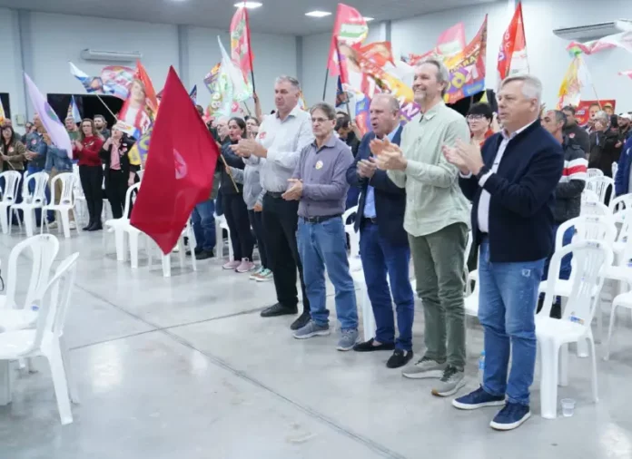 Gelson Merisio_oeste Gelson Merisio participa de encontro de campanha no Oeste de Santa Catarina, acompanhado por apoiadores e lideranças políticas.