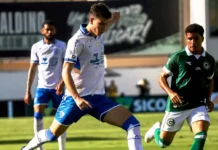 A vaca vai pro brejo na Ressacada; Figueirense segue invicto na Copinha SC Jogador do Avaí disputa a bola durante derrota para o Goiás em Goiânia