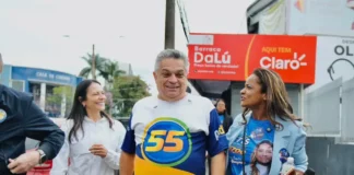 João Rodrigues participando de agenda de campanha