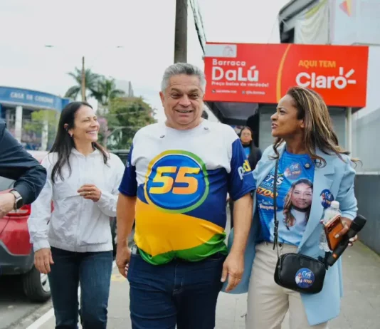 João Rodrigues participando de agenda de campanha
