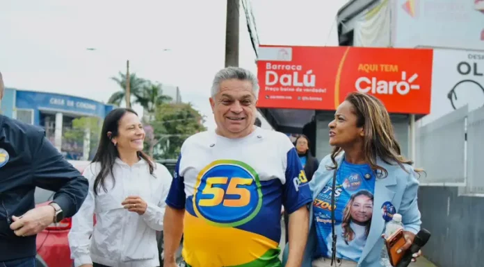 João Rodrigues participando de agenda de campanha