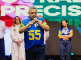 João Rodrigues defende presídio de segurança máxima e intervenções na BR-101 João Rodrigues durante evento político; imagem ilustra matéria sobre propostas para segurança pública e intervenções na BR-101.