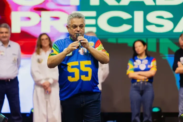 João Rodrigues durante evento político; imagem ilustra matéria sobre propostas para segurança pública e intervenções na BR-101.