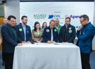 Jorginho Mello assume compromissos com Via Mar e SC-108 em Jaraguá do Sul Jorginho Mello assina carta de compromisso com demandas do Vale do Itapocu durante encontro com entidades empresariais em Jaraguá do Sul.