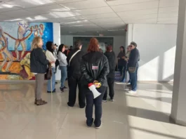 Servidores de São José participam de ato na Prefeitura para cobrar providências sobre falhas no plano de saúde da categoria.