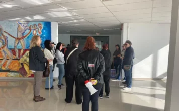 Servidores de São José participam de ato na Prefeitura para cobrar providências sobre falhas no plano de saúde da categoria.