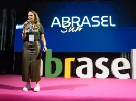 Juliana Débastiani, presidente da Abrasel SC, durante edição do Abrasel Summit em Florianópolis.
