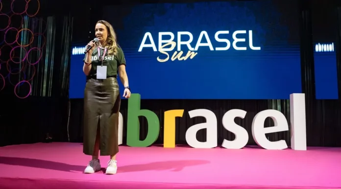 Florianópolis recebe 4ª edição do Abrasel Summit em outubro Juliana Débastiani, presidente da Abrasel SC, durante edição do Abrasel Summit em Florianópolis.