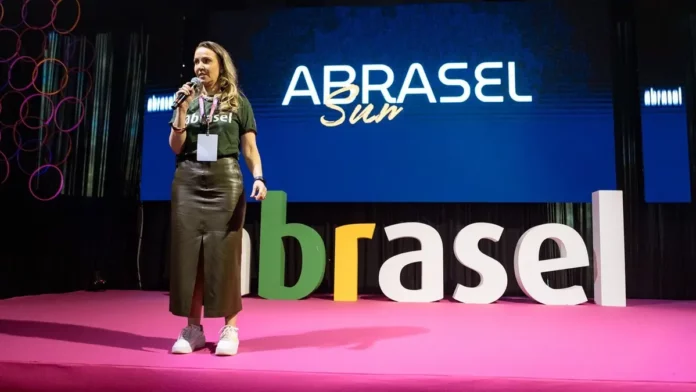 abrasel-summit-1200x675 Juliana Débastiani, presidente da Abrasel SC, durante edição do Abrasel Summit em Florianópolis.