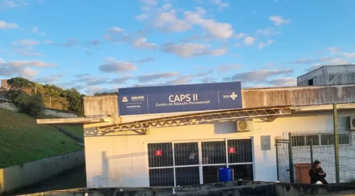 São José alerta para aumento da procura por ajuda devido à compulsão por apostas Fachada do Caps II de São José, unidade que oferece atendimento em saúde mental e acompanhamento a pessoas afetadas pela compulsão por apostas.