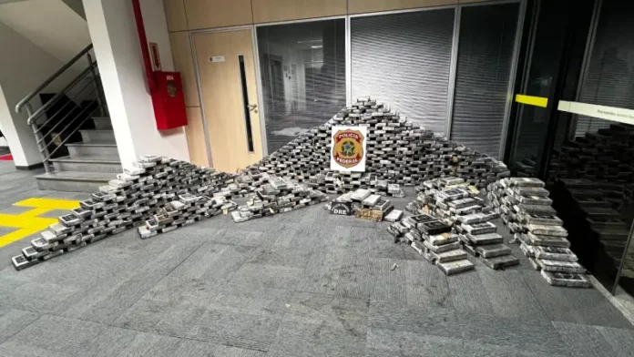 cocaína apreendida em Itajaí Pacotes de cocaína apreendidos pela Polícia Federal em operação que encontrou mais de 1,2 tonelada da droga em ações em Itajaí.
