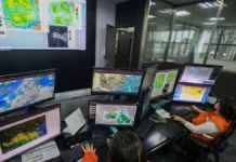Meteorologistas da Defesa Civil de Santa Catarina monitoram dados sobre o El Niño e as condições do tempo no estado.