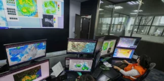 Meteorologistas da Defesa Civil de Santa Catarina monitoram dados sobre o El Niño e as condições do tempo no estado.