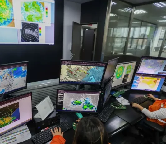 Defesa Civil de SC passa a tratar El Niño como muito forte e alerta para chuva acima da média Meteorologistas da Defesa Civil de Santa Catarina monitoram dados sobre o El Niño e as condições do tempo no estado.