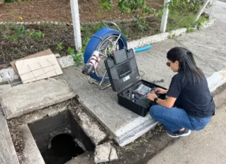 Florianópolis usa tecnologia para antecipar riscos de alagamentos Técnica opera equipamento de videoinspeção para mapear redes de drenagem e identificar riscos de alagamentos em Florianópolis.