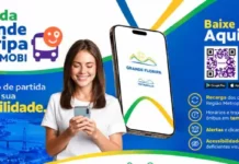Arte de divulgação do novo aplicativo de transporte coletivo da Grande Florianópolis mostra passageira usando celular e destaca serviços como horários em tempo real, recarga de cartões e acessibilidade.