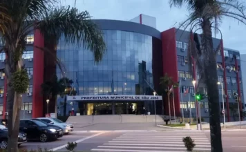 São José abre concurso público com 300 vagas para Auxiliar de Educação Especial e salários de até R$ 4,5 mil Fachada da Prefeitura de São José, município que abriu concurso público com 300 vagas para Auxiliar de Educação Especial.