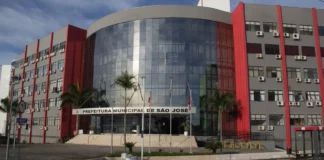 Fachada da Prefeitura de São José, município que abriu chamada pública para contratação temporária de professores da rede municipal de ensino.