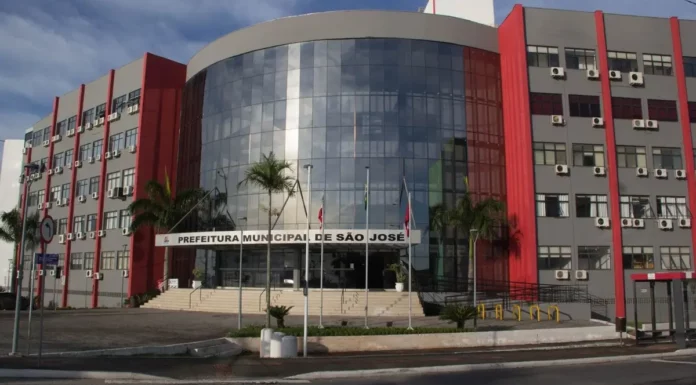 Fachada da Prefeitura de São José, município que abriu chamada pública para contratação temporária de professores da rede municipal de ensino.