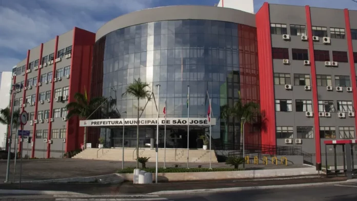 Fachada da Prefeitura de São José, município que abriu chamada pública para contratação temporária de professores da rede municipal de ensino.