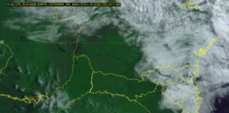 Imagem de satélite mostra nebulosidade sobre o leste de Santa Catarina nesta quarta-feira (23)