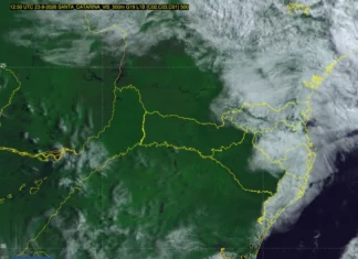 Imagem de satélite mostra nebulosidade sobre o leste de Santa Catarina nesta quarta-feira (23)