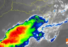 Imagem de satélite mostra área de instabilidade sobre o Rio Grande do Sul na manhã deste domingo (27), próxima à divisa com Santa Catarina.