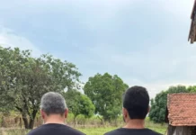 Operação Swatting investiga adolescentes por falsas ameaças pela internet Policiais durante Operação Swatting