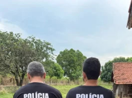 Operação Swatting investiga adolescentes por falsas ameaças pela internet Policiais durante Operação Swatting