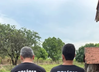 Operação Swatting investiga adolescentes por falsas ameaças pela internet Policiais durante Operação Swatting