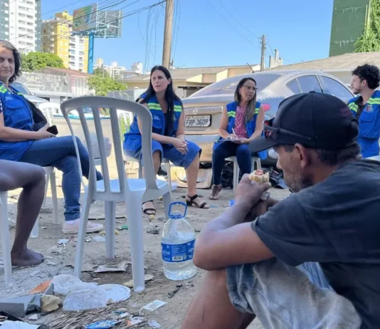 Trabalho da Abordagem Social de São José com pessoas em situação de rua será apresentado em mostra nacional Equipe da Abordagem Social de São José realiza atividade com pessoas em situação de rua durante atendimento no território.
