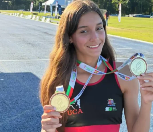 Aos 16 anos, atleta de São José está entre as cinco melhores da América do Sul Atleta de São José, Maria Clara exibe duas medalhas conquistadas no atletismo. Aos 16 anos, ela ocupa a quinta posição no ranking sul-americano Sub-18 dos 100 metros com barreiras.