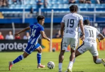 Futebol catarinense vive reta final decisiva, com Avaí ameaçado e Criciúma na briga pelo acesso Jogador do Avaí disputa jogada contra atletas do Athletic na Ressacada, em confronto pela Série B na reta final do futebol catarinense em 2026.