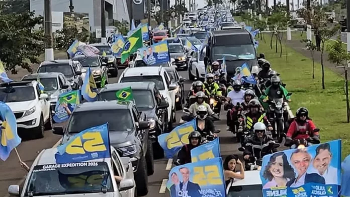carreata-joao-rodrigues-1200x675 Carreata de João Rodrigues reúne carros, motocicletas e apoiadores com bandeiras durante ato de campanha em Chapecó.