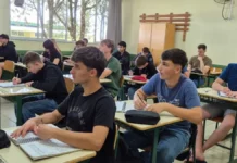 Santa Catarina oferece 459 vagas em cursos técnicos gratuitos de Agropecuária Estudantes em sala de aula de um Cedup Agrotécnico em Santa Catarina, que oferece 459 vagas gratuitas para o Ensino Médio integrado ao curso Técnico em Agropecuária.