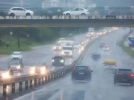 Chuva intensa atinge via movimentada em imagem que ilustra o risco de alagamentos em Santa Catarina